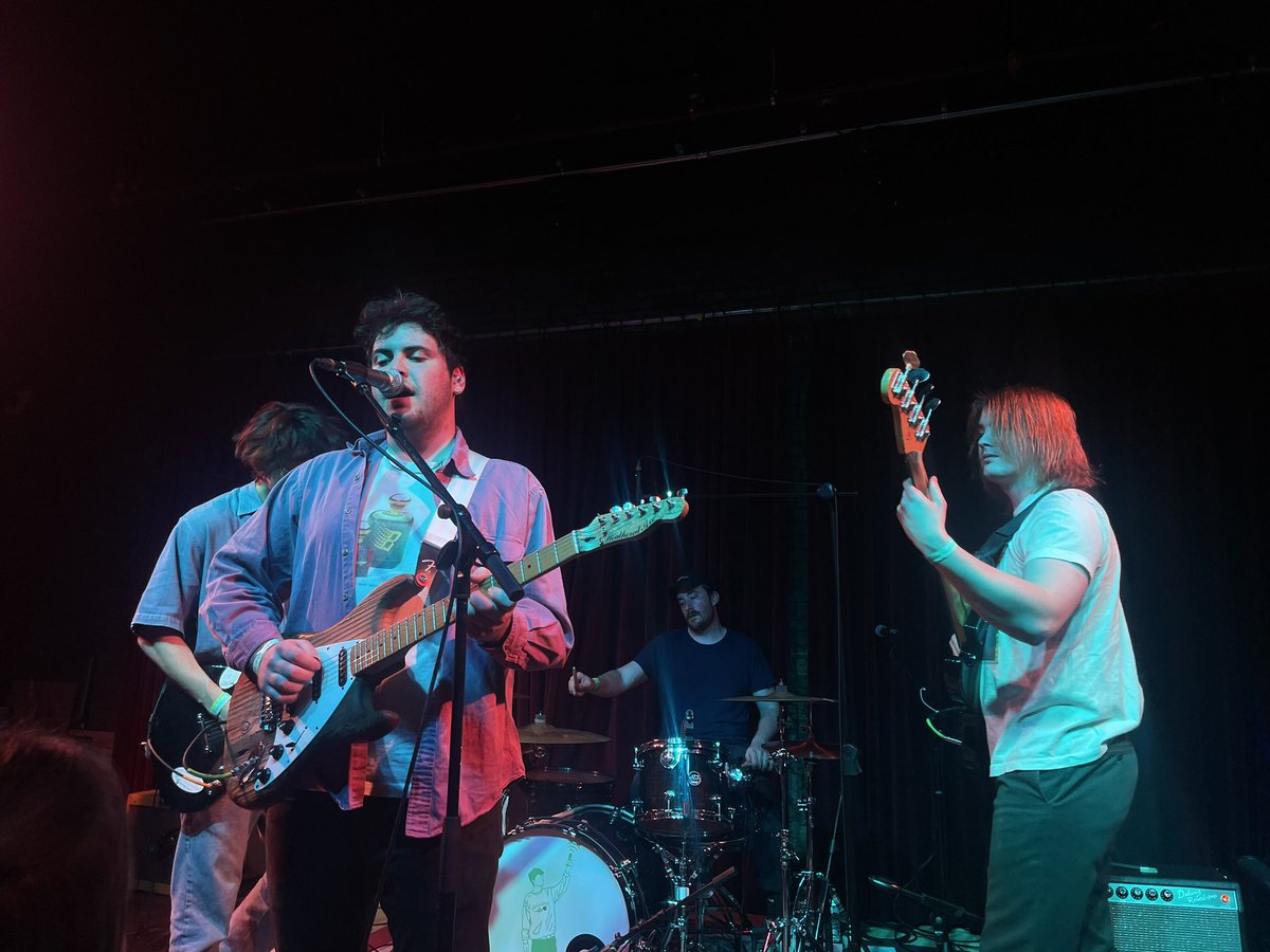 chloeeden11's tweet photo. seeing @phoneboymusic was everything i could have dreamed and better ❤️❤️ #dallasshow https://t.co/jzMG7JOaPc