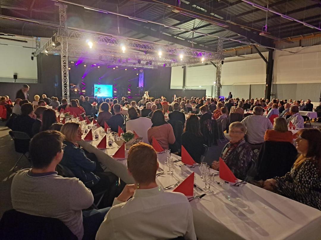 UtVitre's tweet photo. Forte affluence ce soir à l'assemblée générale de la Caisse de VITRÉ-CHATILLON. Retrouvailles entre sociétaires et salariés #territoires #mutualisme
@CMBretagne @WeAreArkea @CMB_DD35 https://t.co/xR6dOjvu5F