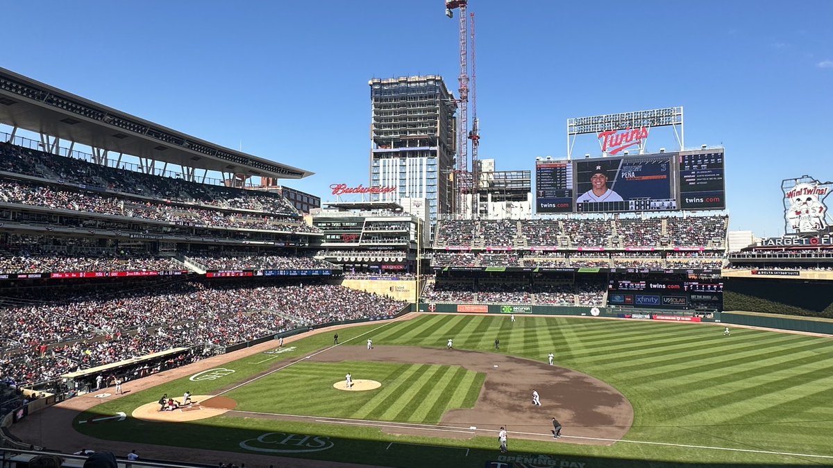 bswallen's tweet photo. Beautiful Day for baseball! #Twinshomeopener https://t.co/dqTFTaplog