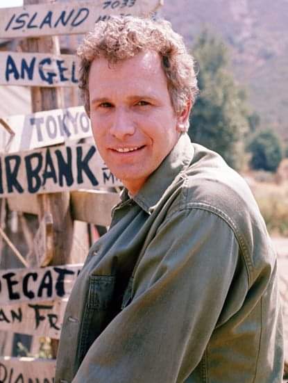 Happy Birthday to the late great actor Wayne Rogers. 