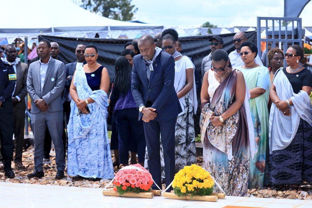 @Kaduhacell (@kaduhacell) on Twitter photo Ubuyobozi bwa <a href="/RwamaganaDistr/">Rwamagana District</a> bifatanyije na abaturage ba munyaga mugikorwa cyo kwibuka jenocide yakorewe abatutsi 1994 kurwibutso rwa nkungu ahashyinguwe imibiri 1001 <a href="/RwandaEast/">πππ¬πππ«π§ ππ«π¨π―π’π§ππ | ππ°ππ§ππ</a> umushyitsi mukuru yari honorable Uwineza Beline <a href="/Unity_MemoryRw/">Ministry of National Unity and Civic Engagement</a> <a href="/RwandaLocalGov/">Ministry of Local Government | Rwanda</a> Ubuyobozi bwa <a href="/RwamaganaDistr/">Rwamagana District</a> bifatanyije na abaturage ba munyaga mugikorwa cyo kwibuka jenocide yakorewe abatutsi 1994 kurwibutso rwa nkungu ahashyinguwe imibiri 1001 <a href="/RwandaEast/">πππ¬πππ«π§ ππ«π¨π―π’π§ππ | ππ°ππ§ππ</a> umushyitsi mukuru yari honorable Uwineza Beline <a href="/Unity_MemoryRw/">Ministry of National Unity and Civic Engagement</a> <a href="/RwandaLocalGov/">Ministry of Local Government | Rwanda</a>