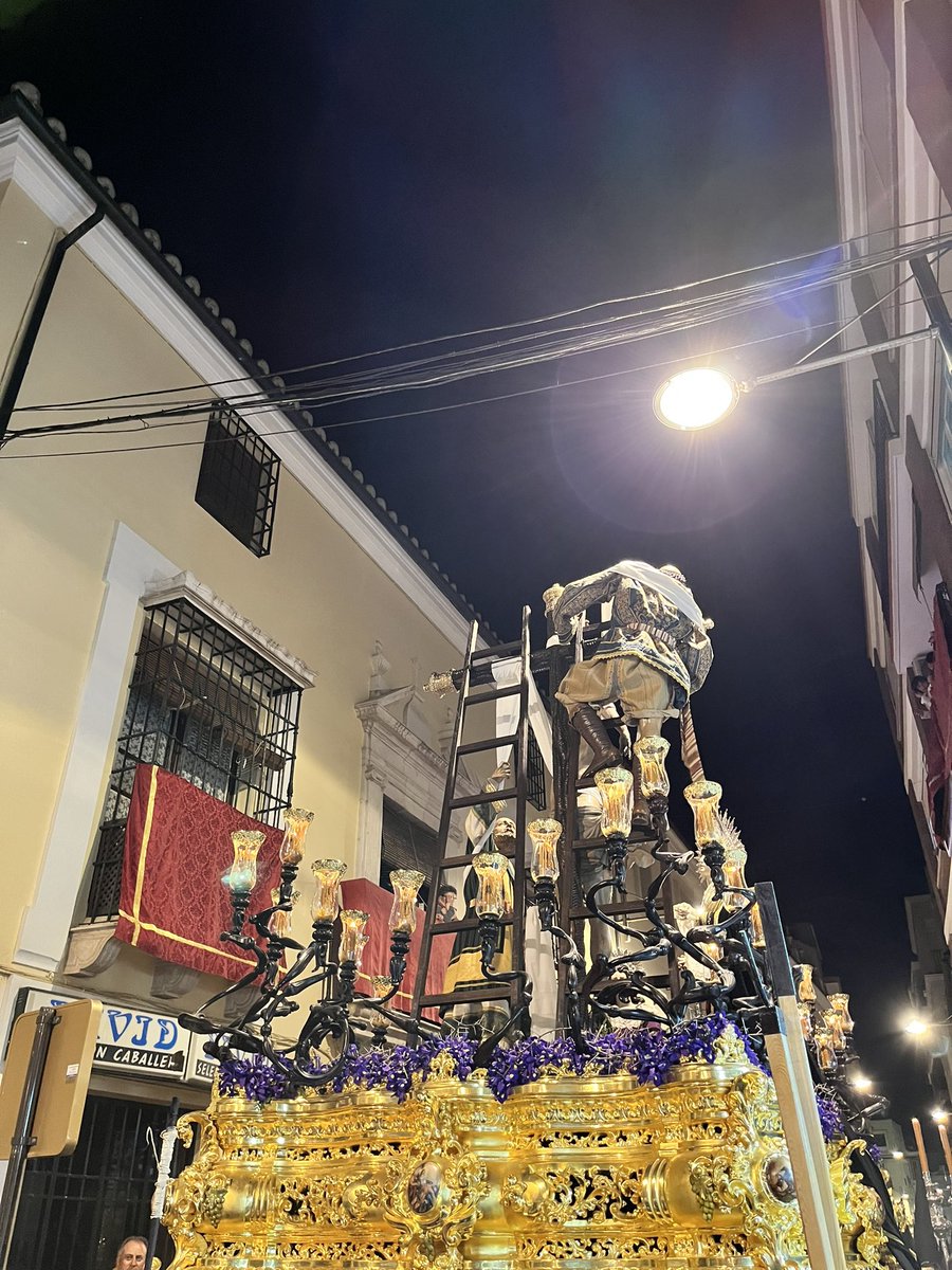 bandasaludcord's tweet photo. @descendimiento ya ha pasado por la Basílica de San Juan de Ávila a sones de:

Gólgota
Amor de Madre
Una Vida de Esperanza 

#SienteSalud #SemanaSanta https://t.co/y0nNjtgQ7L