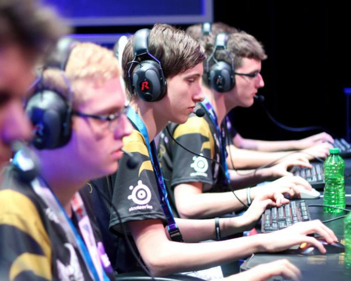 LoL Esports tweet media