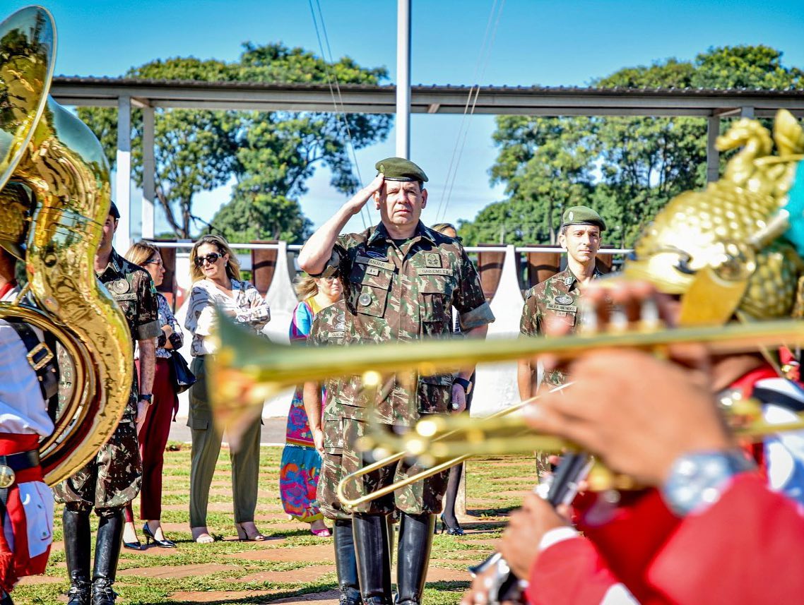 No dia 6 de abril, o 1º RCG - Dragões da Independência - prestou a primeira continência de tropa ao Senhor General de Brigada Rovian Alexandre Janjar, recém-promovido e designado para o comando da 2° Brigada de Cavalaria Mecanizada.
•
#1rcg #exercitobrasileiro #regimento