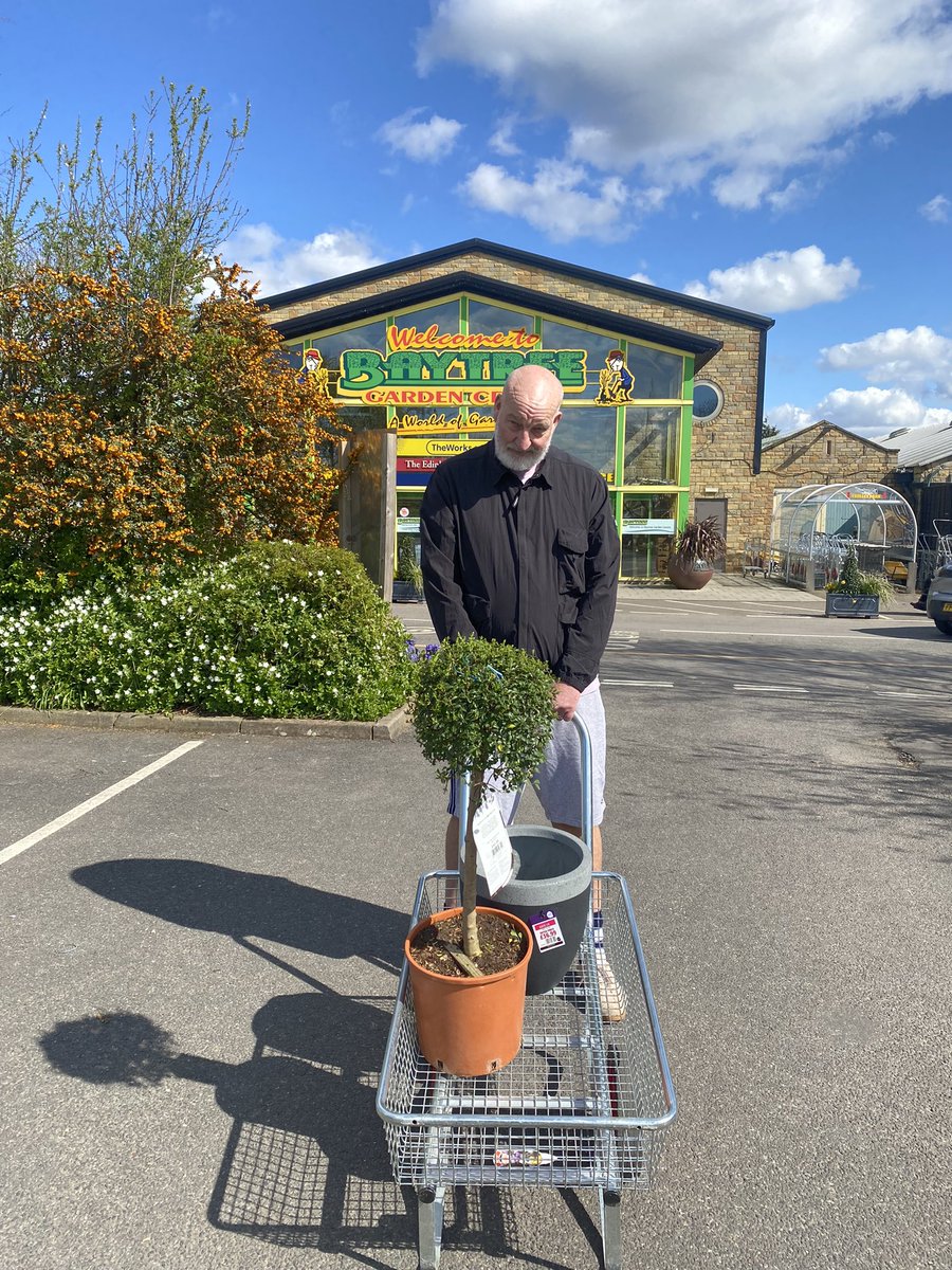 wilbur_project's tweet photo. Had an afternoon at Baytrees Garden Centre @Niknokwilliams brought a bush like thingymajingy and I brought @EddieHotRods Live At The Marquee EP We we’re both very Happy with our purchases 🤣🤣👍 #niknok #baytrees #gardencentre #uptownvinylrecordshop #spalding #greenfingers https://t.co/xmMCNwtu82