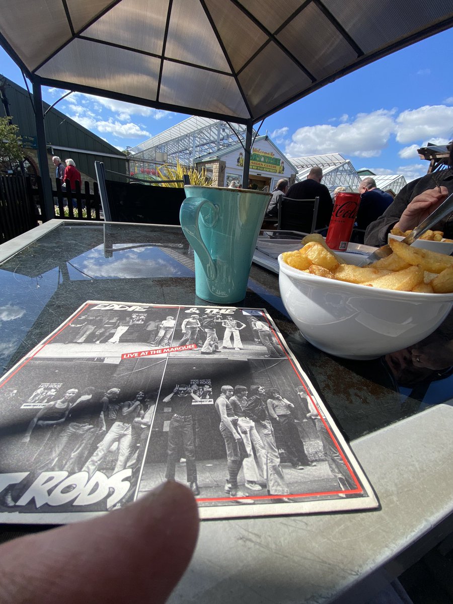 wilbur_project's tweet photo. Had an afternoon at Baytrees Garden Centre @Niknokwilliams brought a bush like thingymajingy and I brought @EddieHotRods Live At The Marquee EP We we’re both very Happy with our purchases 🤣🤣👍 #niknok #baytrees #gardencentre #uptownvinylrecordshop #spalding #greenfingers https://t.co/xmMCNwtu82