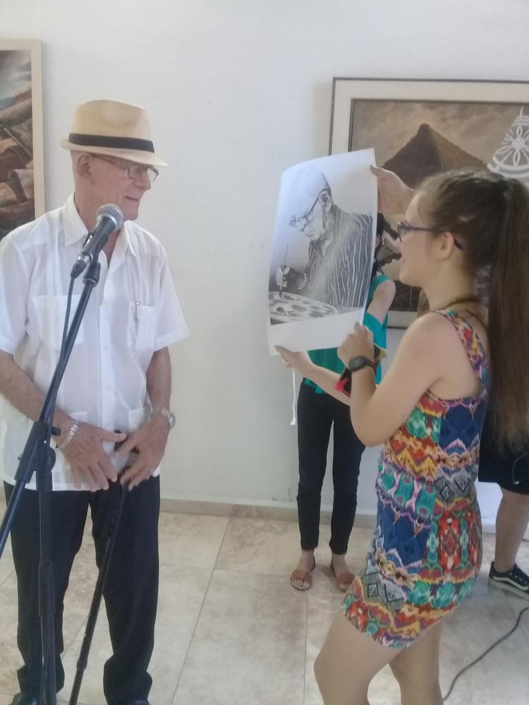 #CulturaEspirituana Inauguración de Expo Personal "De nuevo a mi ciudad" del artista de la plástica Antonio Díaz Rodriguez (el pintor de la ciudad), en la Galería de Arte Oscar Fernández Morera. #SanctiSpiritusEnMarcha <a href="/DeivyPrezMartn1/">Deivy Pérez Martín</a> <a href="/TeresitaRomeroR/">Teresita Romero Rodríguez</a> <a href="/DiazCanelB/">Miguel Díaz-Canel Bermúdez</a> <a href="/ObraDe/">LaObraDeLaRevoluciónSS</a>