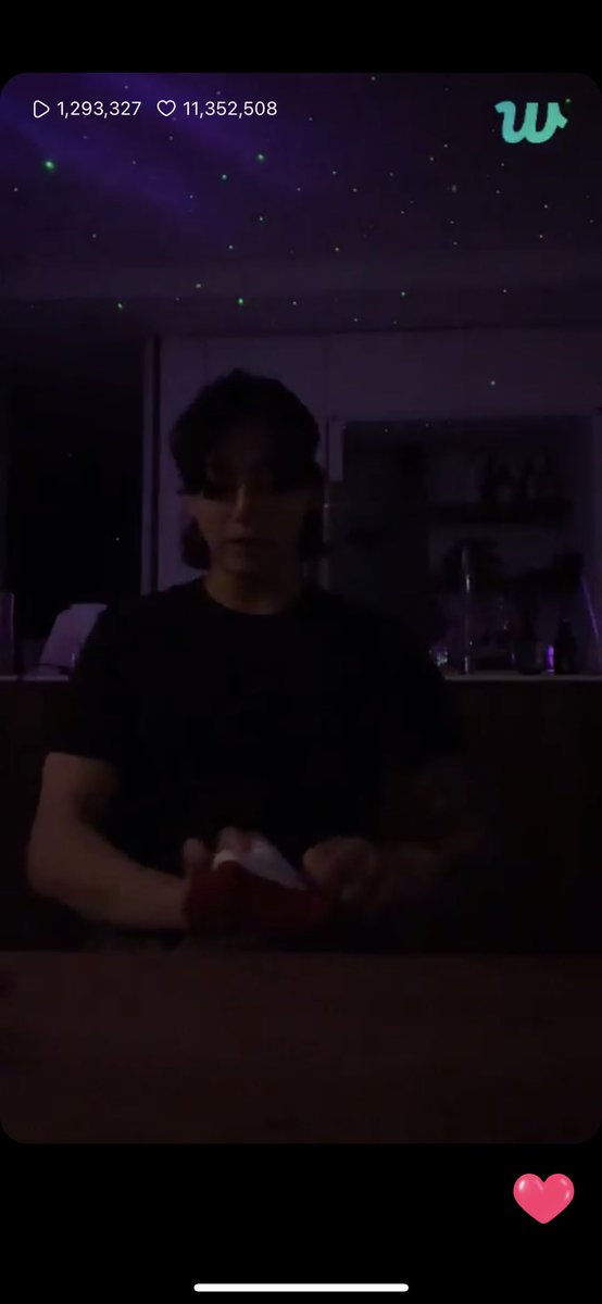 ccjikoocaracho's tweet photo. NOT JUNGKOOK MOSTRANDO SUS CALZONES CALVIN KLEIN 😭😭😭 https://t.co/JqJ3PvSg7k