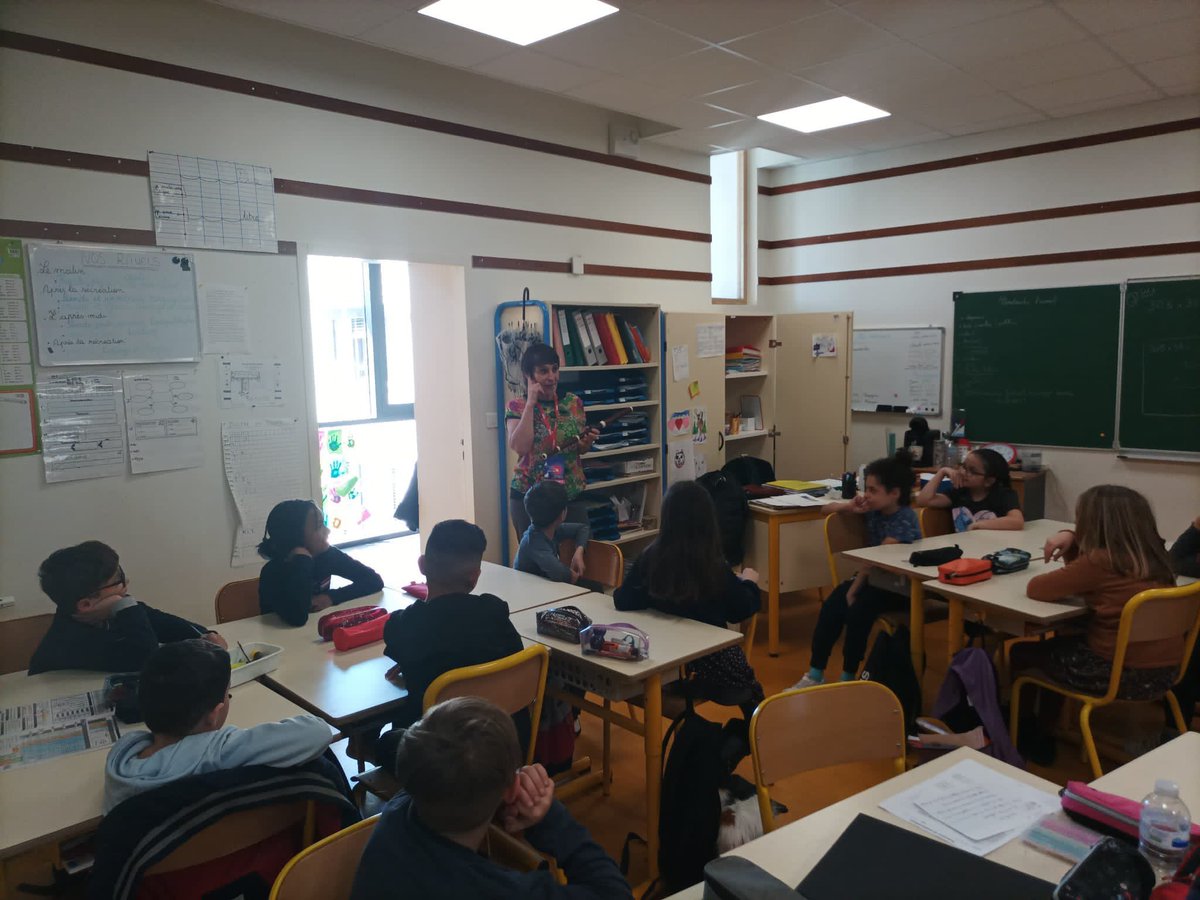 fmsperpignan's tweet photo. FESTIVAL À L’ÉCOLE : Diana Baroni a passé du temps avec les élèves de l’École Jean-Jacques Rousseau (classe de Madame Lacube).👏
Retrouvez la pour le concert Mujeres, samedi 8 avril 17h dans l’Église des Dominicains. @MairiePerpignan #perpignan #eveilmusical #musiquesacree https://t.co/c7Uy8tymGo
