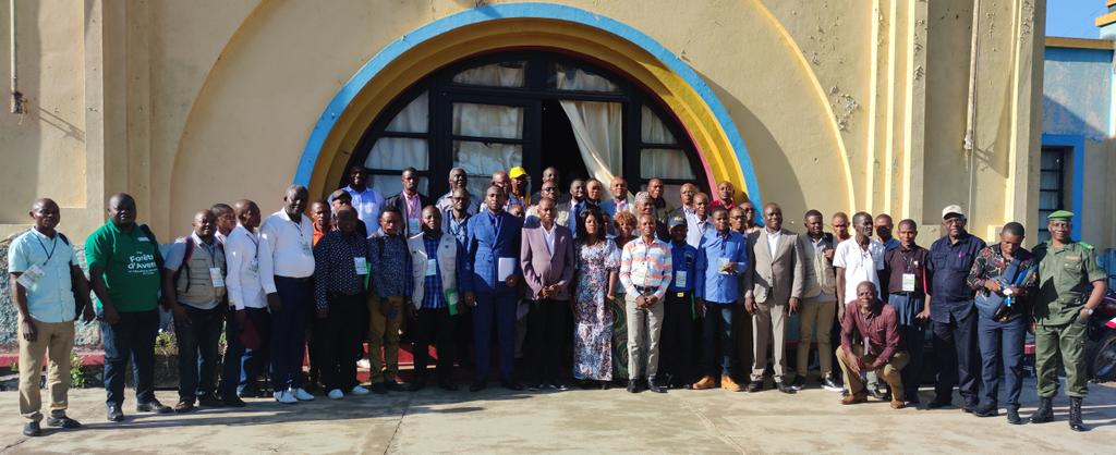 RdcApem's tweet photo. Foresterie communautaire en RDC | Table Ronde Maniema se clôture avec expression de satisfaction de tous | Informations et expériences  partagées | Problèmes observés dans mise en œuvre du processus ont été identifiés, discutés et  recommandations formulées @RFUK @GIZ @CAGDFT https://t.co/zjN3jQ9smW