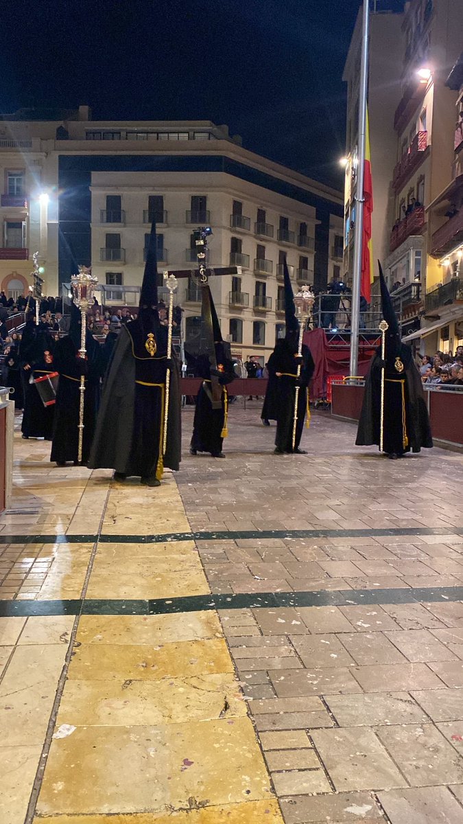 EMT_Malaga's tweet photo. #ViernesSanto 🕯️
@Sepulcromalaga ⚫️
por Calle Larios
#CofradiasMLG @cofradiasmalaga #SemanaSantaMálaga2023 #infotronos #Sepulcro #SepulcroMálaga #HermandadDelSepulcro https://t.co/MR5GBcHSZH