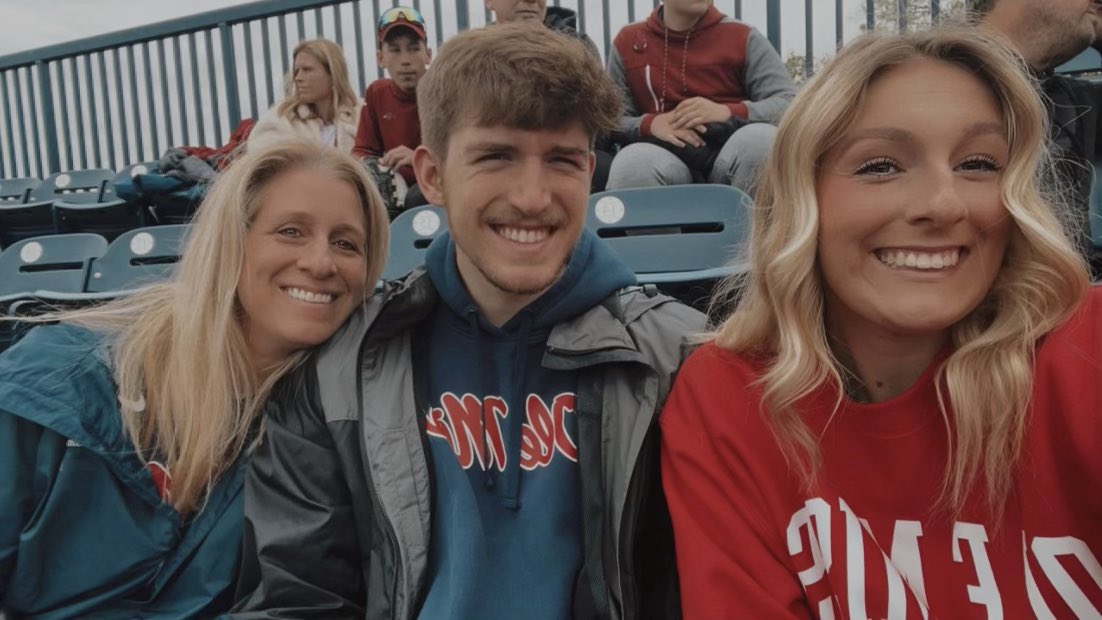 Lori Gilbert tweet media