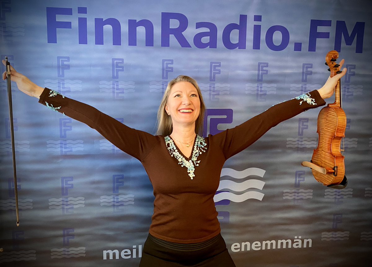Pilatesstrings's tweet image. Happy Easter with #pilatespose and #5string #violin #viola
#finnradio #interview #music #HighD
@Pilatesstrings @HeidiMMantere
