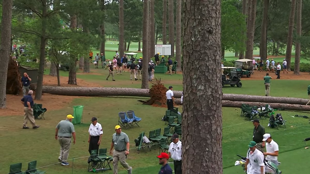 NoLayingUp's tweet photo. What a wild scene. Thankful that no one is hurt. 

Have to imagine there will be no more golf today. https://t.co/qiVZ2CaY3B