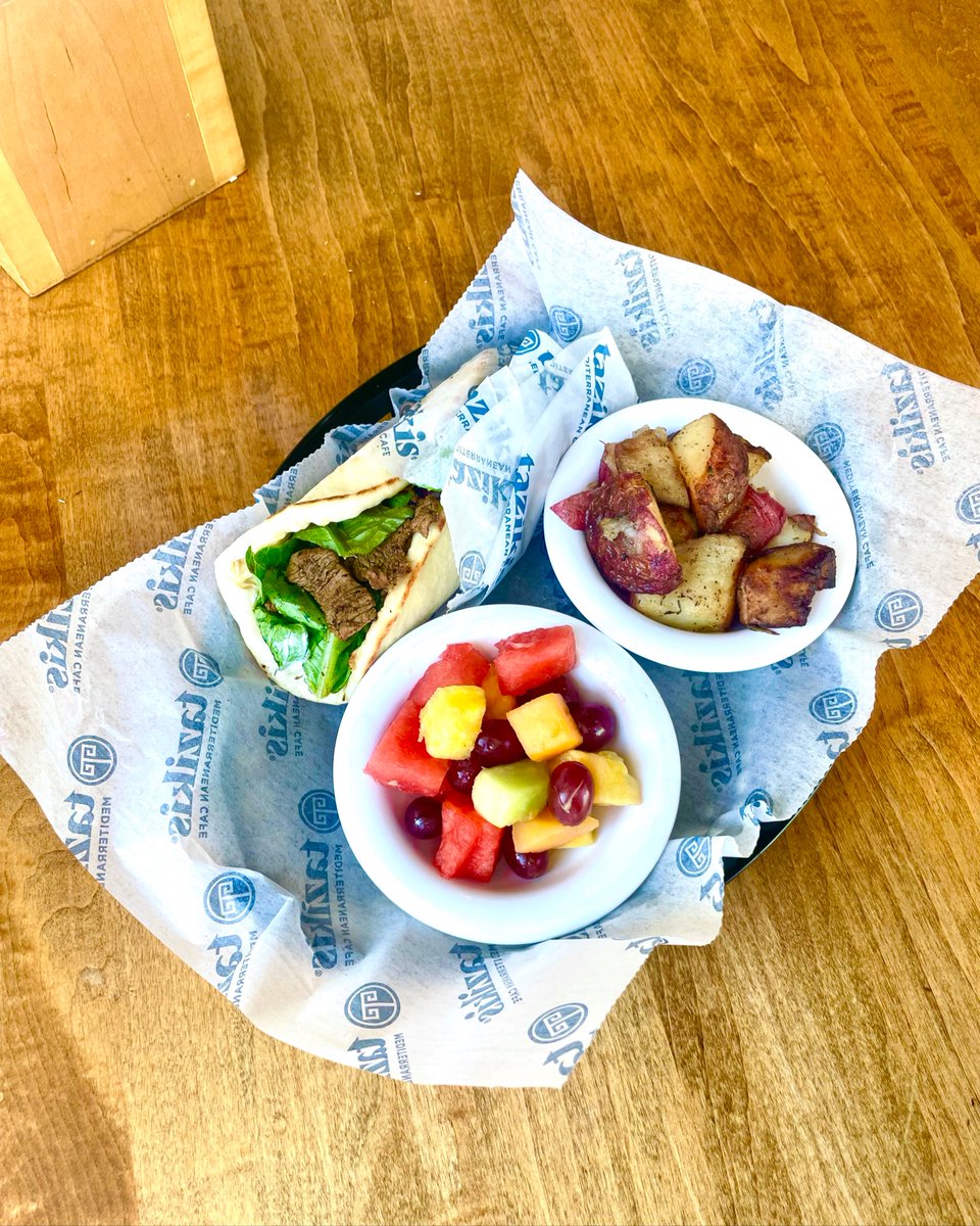 The weekend is here and what better way to spend it than with us and a delicious gyro 😍