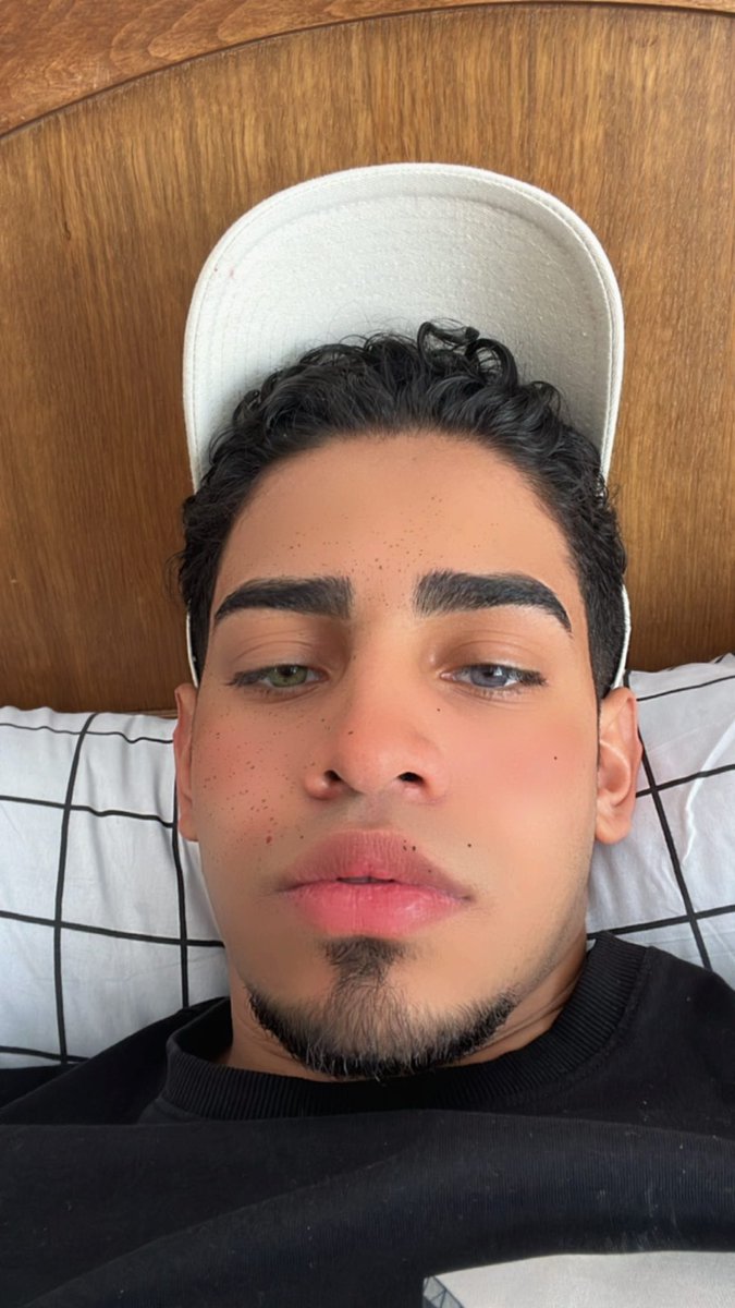 Hola 🫣