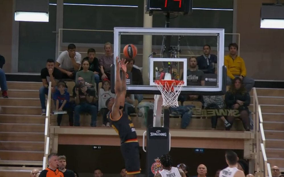 TheUpset_media's tweet photo. ALLEY OOP VENU D'AILLEURS !
Parés au décollage #ASMPAR #SkweekLive https://t.co/ij47cAWhN0