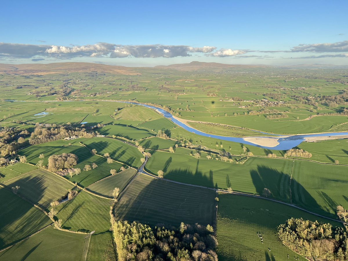 KarenSt74956202's tweet photo. What an amazing balloon flight over the Lakes this evening with @VirginBalloons #FloatFace #FloatingLegend. Ben Raven and team were so reassuring. Highly recommend doing this! https://t.co/suWXSVTLJZ