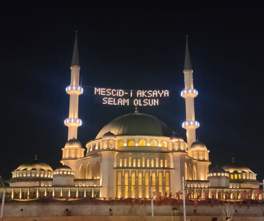 misvakcaps's tweet photo. Taksim Camii'sinden Mescid-i Aksa'ya selam olsun 🫡♥️ https://t.co/UW5zKaubIc