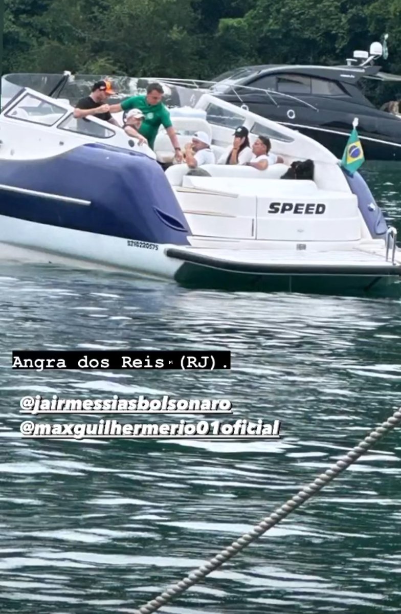 RaphaelPizziol2's tweet photo. O Bolsonaro está fazendo oposição ao governo Lula em Angra com o Carluxo. https://t.co/lc7JVUDvXe
