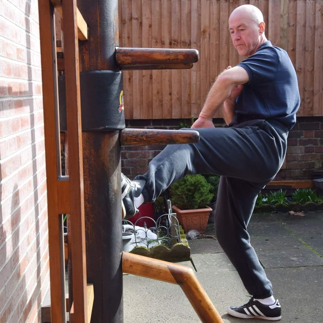 VingTsunAcademy's tweet photo. Wooden dummy training 
#wingchun #vingtsun #kungfu #martialarts #training https://t.co/RBL9CsUnaL