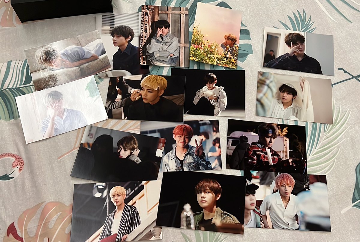 taecart's tweet photo. wts taehyung oneul exhibition live photos 2018 

selling as set ONLY pls so all must go
(15photos)
super cute nia dito lahat 🥹

dm me! https://t.co/PFs3VetN6E