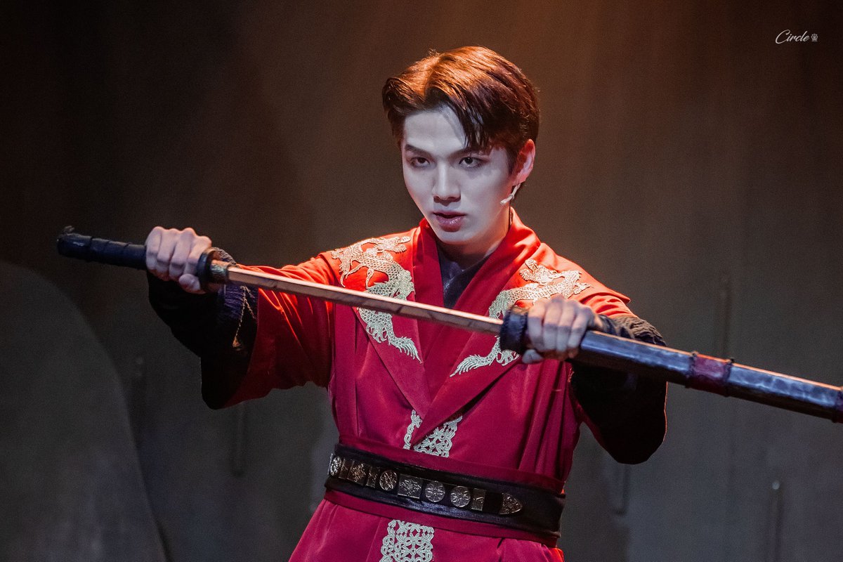 Circle__ym's tweet photo. 230407 뮤지컬 결투

스페셜 커튼콜
<혈겁이라니 Cross ver. >

천천 役 ㅣ #김민범 배우님 https://t.co/UbFSJOzmE2