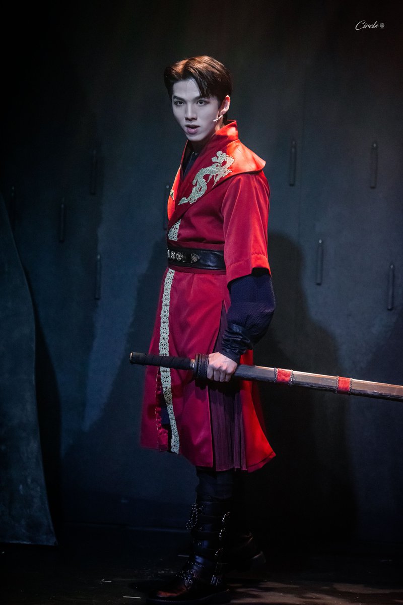 Circle__ym's tweet photo. 230407 뮤지컬 결투

스페셜 커튼콜
<혈겁이라니 Cross ver. >

천천 役 ㅣ #김민범 배우님 https://t.co/UbFSJOzmE2