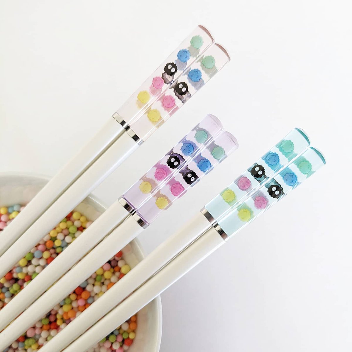 🥢CHOPSTICKIES🥢

These adorable chopsticks are as popular as they can be, and I don't have many left. I'm still debating on whether I'll be restocking these but for now, consider them discontinued! 

#kitchenutensils #chopsticks #ghibli
