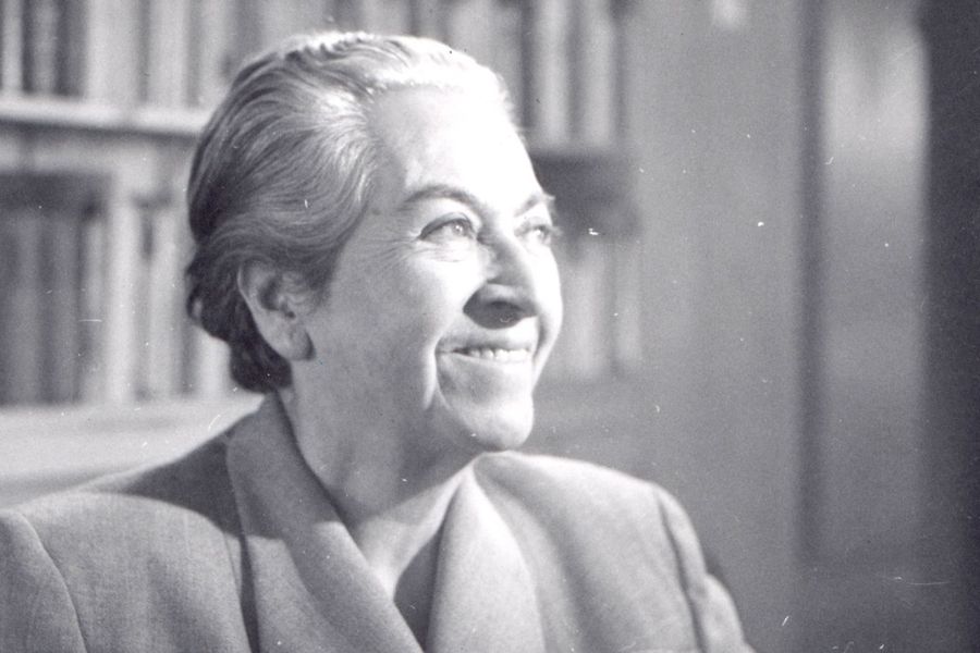 «Hacer leer, como se come, todos los días, hasta que la lectura sea, como el mirar, ejercicio natural, pero gozoso siempre»

Gabriela Mistral.~