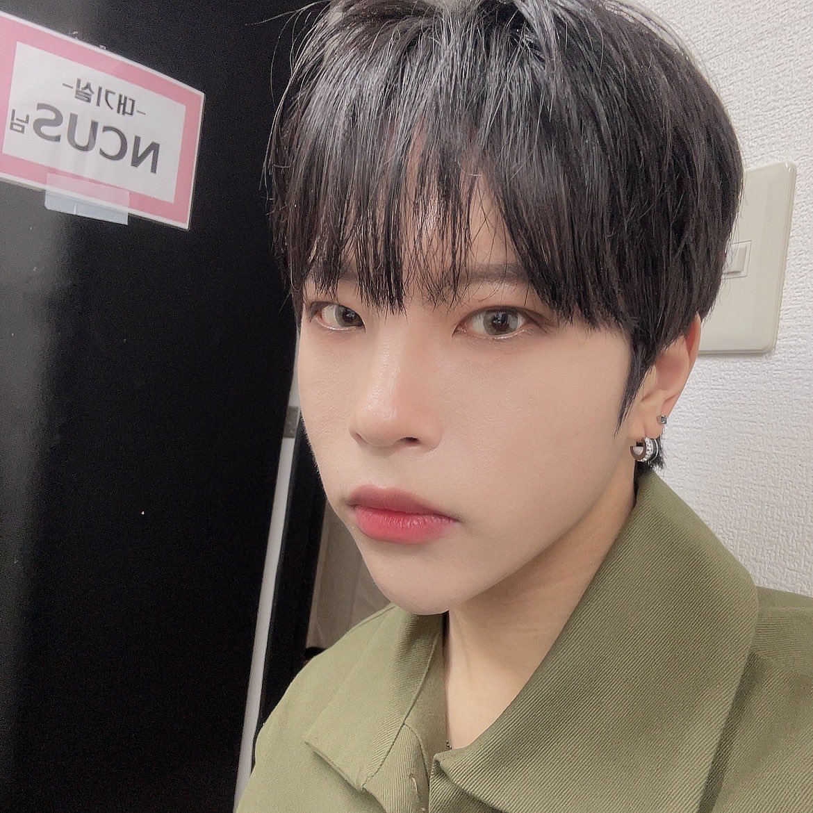 ncus_jp's tweet photo. 내일 추억돋게 해줄테니까 꼭 오기 🙂🙂
안 오면 후회할지도 몰라 🙃🙃 https://t.co/HqqPj3Z0ZU
