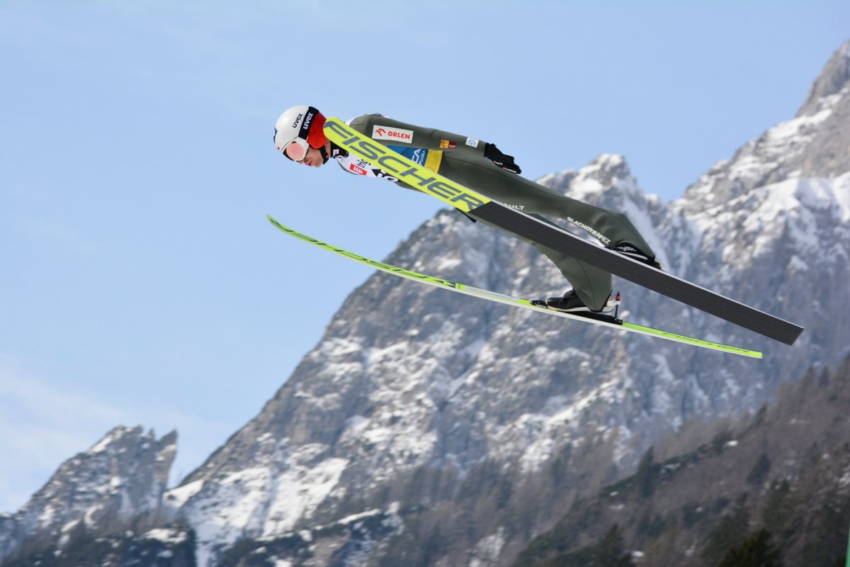HillSizeMag's tweet photo. Zobaczcie finałowe loty, i nie tylko, w wykonaniu Polskiej kadry w #Planica! 🇸🇮

Dziękujemy za wspaniały sezon! 🥳 I… do zobaczenia w następnym! 🙌

#fisskijumping #skijumpingfamily #worldcup #fis #skiflying #hillsizemagazine https://t.co/WHXQI4unHM