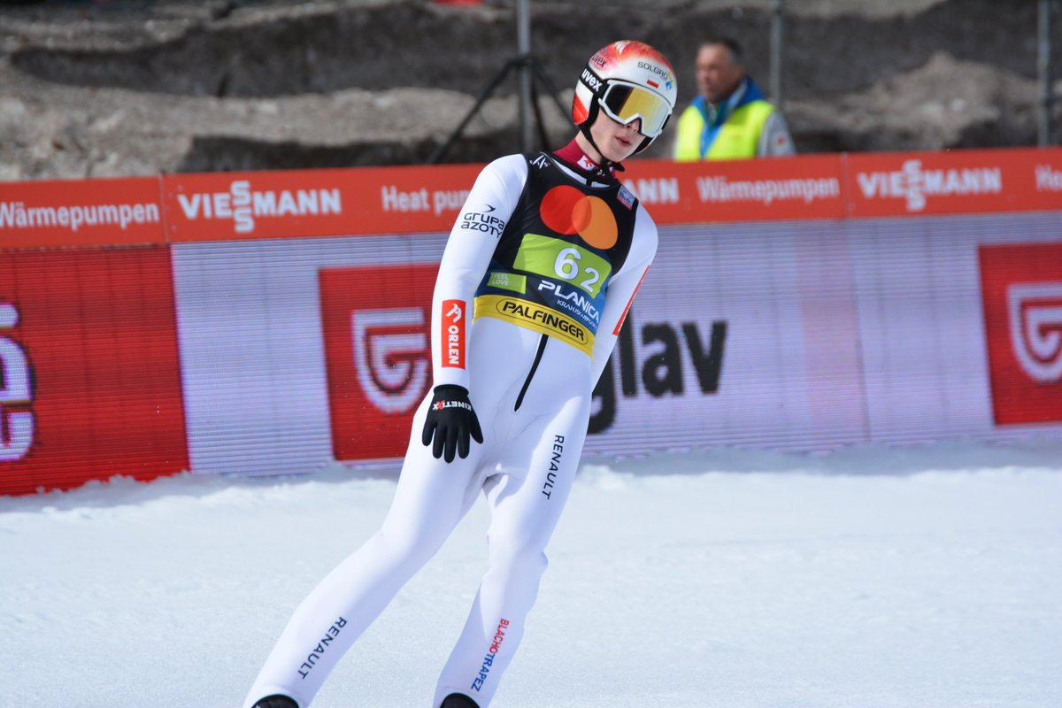 HillSizeMag's tweet photo. Zobaczcie finałowe loty, i nie tylko, w wykonaniu Polskiej kadry w #Planica! 🇸🇮

Dziękujemy za wspaniały sezon! 🥳 I… do zobaczenia w następnym! 🙌

#fisskijumping #skijumpingfamily #worldcup #fis #skiflying #hillsizemagazine https://t.co/WHXQI4unHM