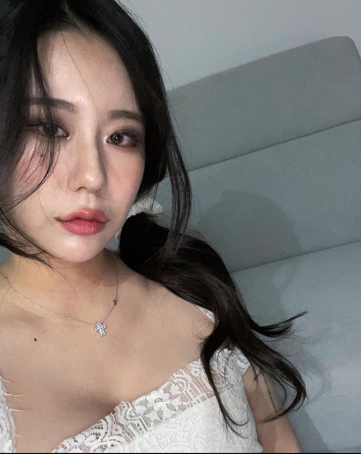 JiaeBrasil's tweet photo. [26.03.23] Jiae via 📸 

"Tentei consertar minhas roupas, mas acabou estragando..."

#JiaeBrasil https://t.co/LepjRkN7d7