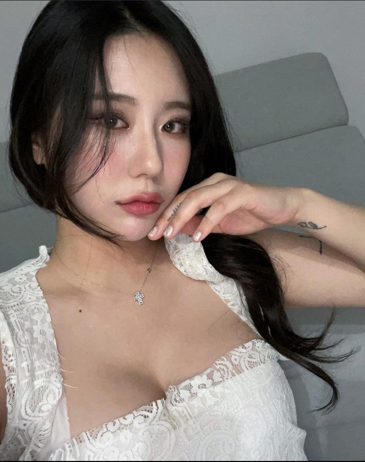 JiaeBrasil's tweet photo. [26.03.23] Jiae via 📸 

"Tentei consertar minhas roupas, mas acabou estragando..."

#JiaeBrasil https://t.co/LepjRkN7d7