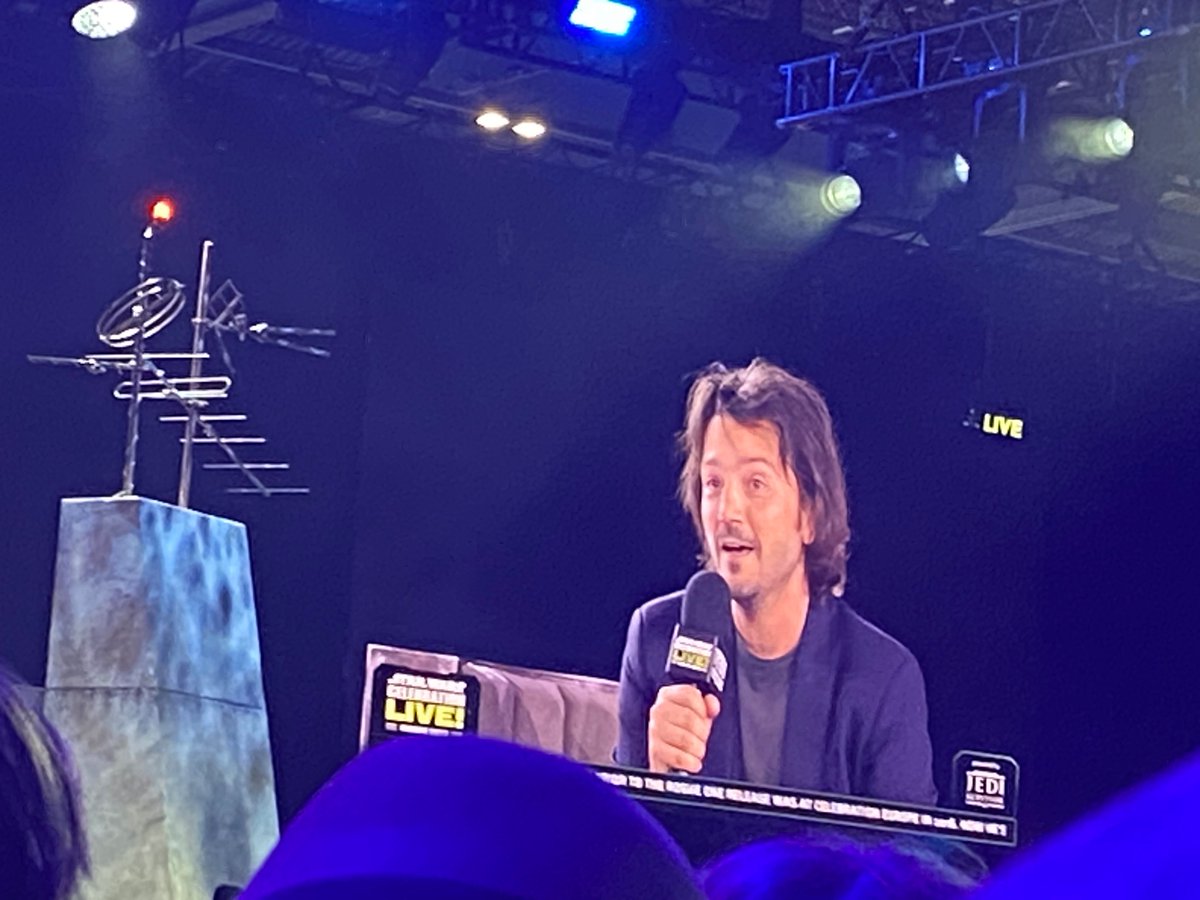 nygmobcore's tweet photo. diego luna, everybody. he was right infront of us. #YESSWC2023 https://t.co/MsdV1yAac7