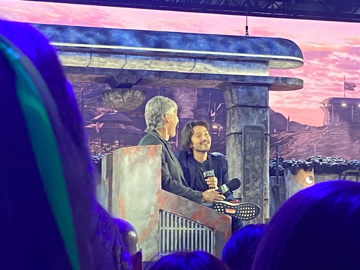 nygmobcore's tweet photo. diego luna, everybody. he was right infront of us. #YESSWC2023 https://t.co/MsdV1yAac7