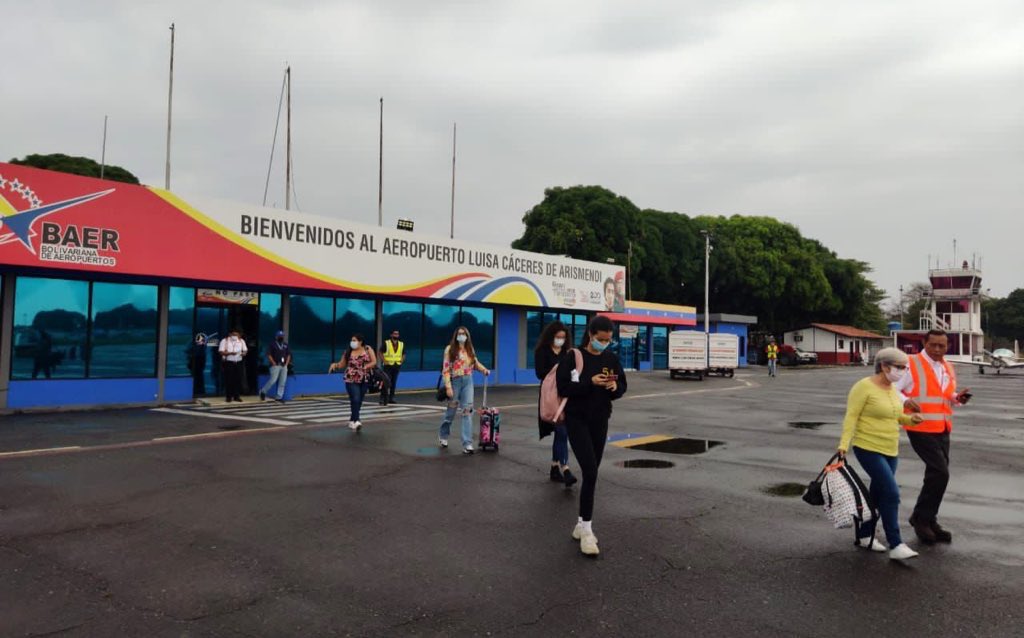 #Entérate 🗣️ | En cumplimiento del Plan de expansión de <a href="/LAConviasa/">conviasa_ve</a> instruído por el Presidente <a href="/NicolasMaduro/">Nicolás Maduro</a> #Hoy #07Abr se inicia la ruta aérea Maiquetía-Barinas-Maiquetía ✈️

#Barinas 
#EnDefensaDelEsequibo