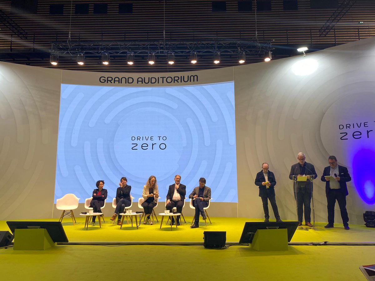 mobiliansfr's tweet photo. 🌏[#DrivetoZero]Clôture de @drivetozero_!
Conférences, ateliers et échanges ont été au programme de cette 1ere édition de Drive to Zero.
➡️3 jours consacrés à la #décarbonation de la filière #automobile. 🚗
Merci aux organisateurs, aux équipes de Mobilians et à nos adhérents ! 🙏 https://t.co/N6iXN84ySK