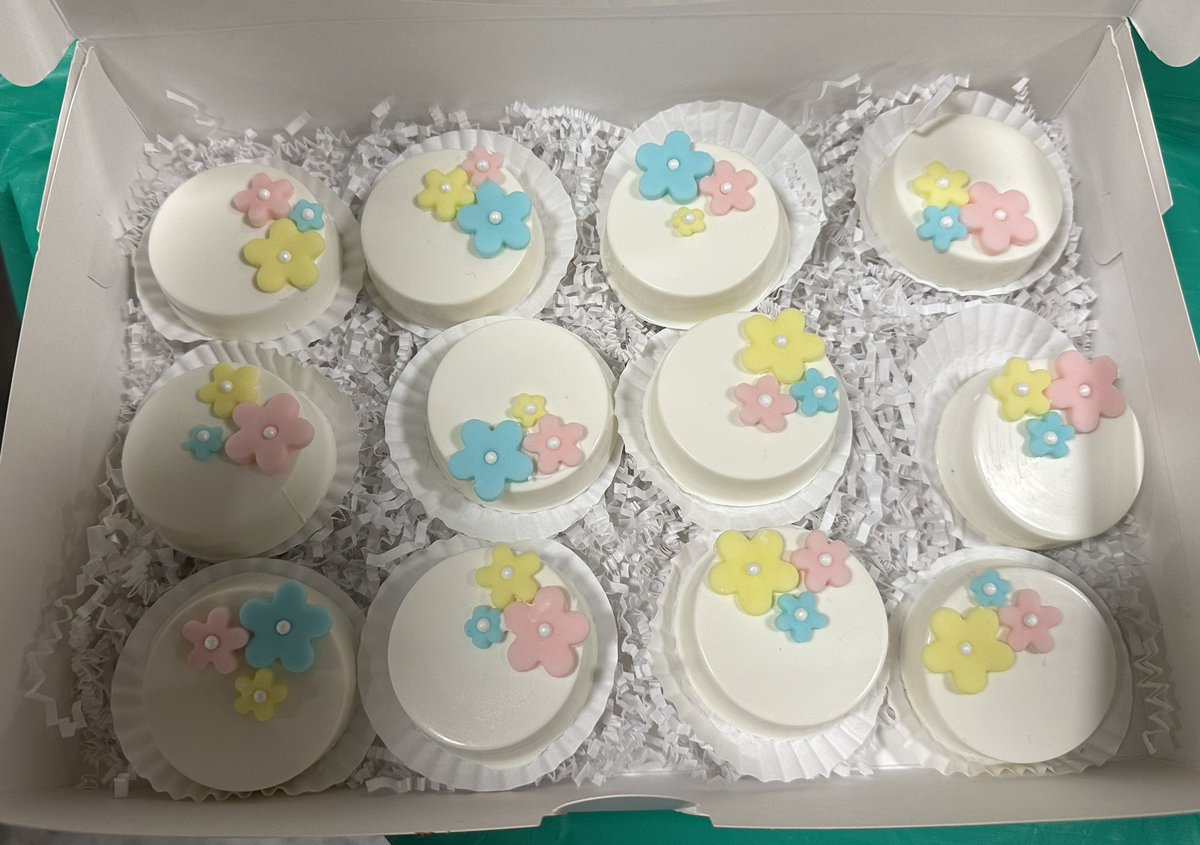 MaryREstra's tweet photo. Easter is early at #1225hamilton #funfund bake sale, raffles for baskets, and selling baskets! Raising money for the store. Super successful! Great job, team! @MsMaddyMad @LittleTashana @Ramos418Ramos @KelishaHD @Ashley___R___ @Sharwline @012Jacky https://t.co/LYl3Rt84uz