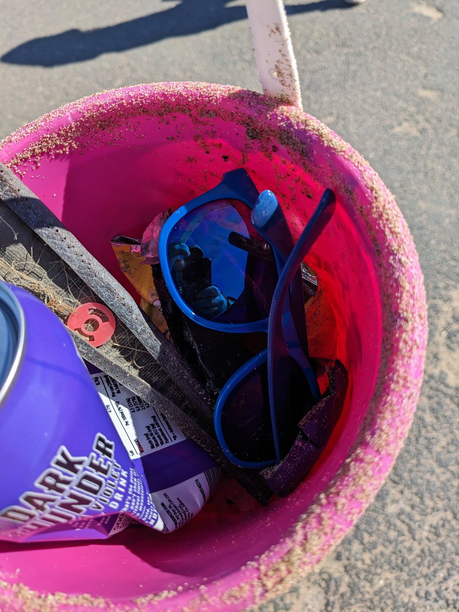 pickerteers's tweet photo. @2minuteHQ Lazy #Easter littering 🚮♻️🌊🌍
  So much rubbish including drinks left where people sat with a bin behind. Sunglasses freshly broken left by the steps. Where are we going wrong? #beachclean #litterpicking #environment #society #GoodFriday https://t.co/GhzAN0mrM3