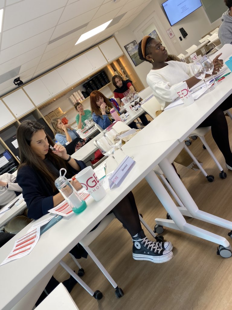 Une belle petite après-midi de cours à Kedge - Paris.

Comment déguster comme un pro ? - partie 1.

<a href="/KedgeBS/">KEDGE Business School</a> <a href="/KedgeWine/">KEDGE Wine School</a>