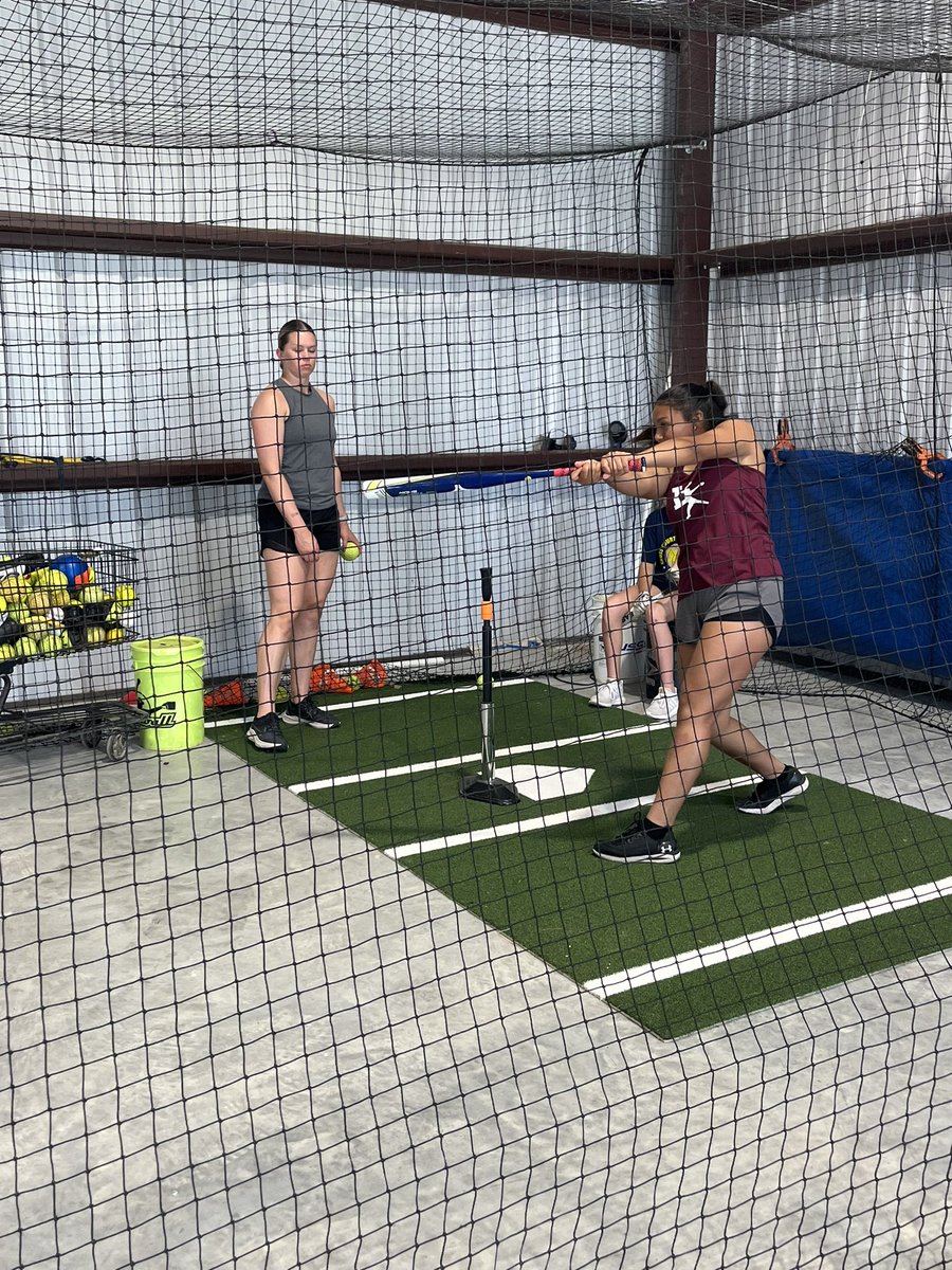 JashantiGuerra's tweet photo. Had a blast working with @SamanthaShow03 she’s one of the best in the nation! Very fortunate to learning some new techniques, and advancing in my batting and pitching 🥎💙💪🏽 https://t.co/ZkPY3ZuRBx