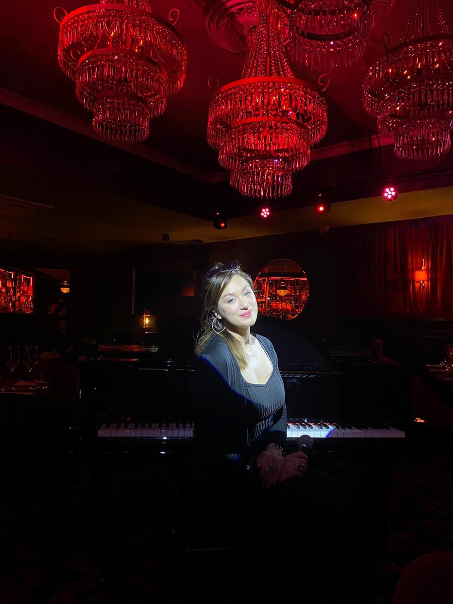 LinaDoran's tweet photo. Amis normands, je vous donne rdv demain samedi 21h au #Luciano à Caen 💃🏼🎙🎹 pensez à réserver 0261790620. 🦋
📸 by Karl Emmanuel #caen #normandie #linadoran #algérie https://t.co/uoF4x4D6tg