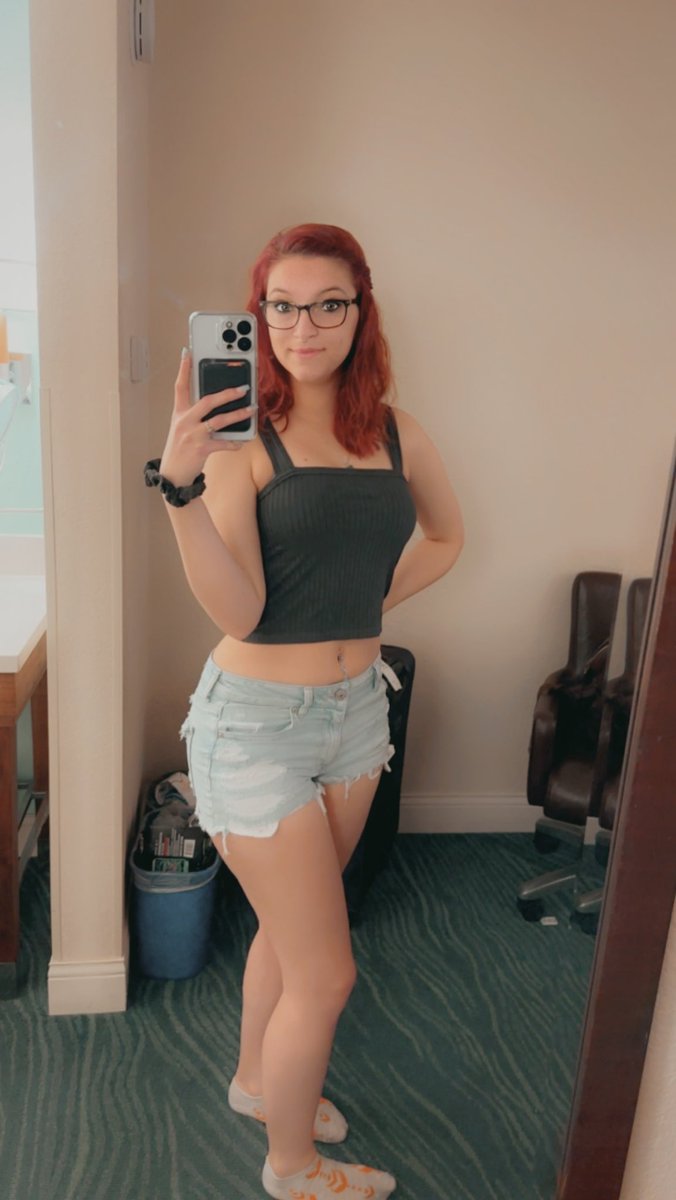 baileycooper63's tweet photo. Feeling good and looking sexy!!!! #funinflorida https://t.co/l4MchC8k82