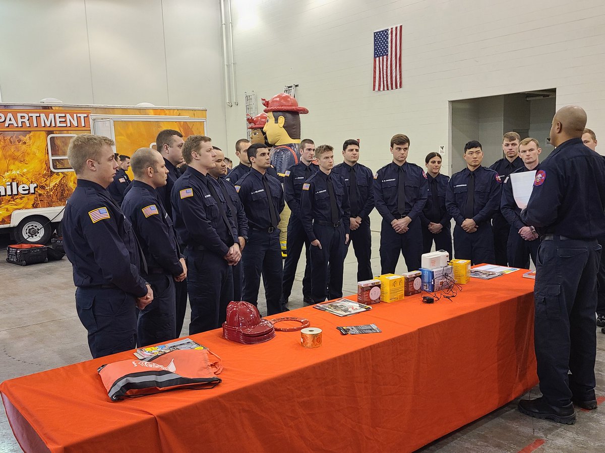OmahaFireDept's tweet photo. Our Pub Ed crew visited our candidate class at the Omaha Public Safety Training Center this week! The candidates learned how to present fire safety education to groups of all ages and how to how to effectively utilize our interactive teaching tools.
#OFDPublicEducation #JoinOFD https://t.co/uiJ8nvHAPw