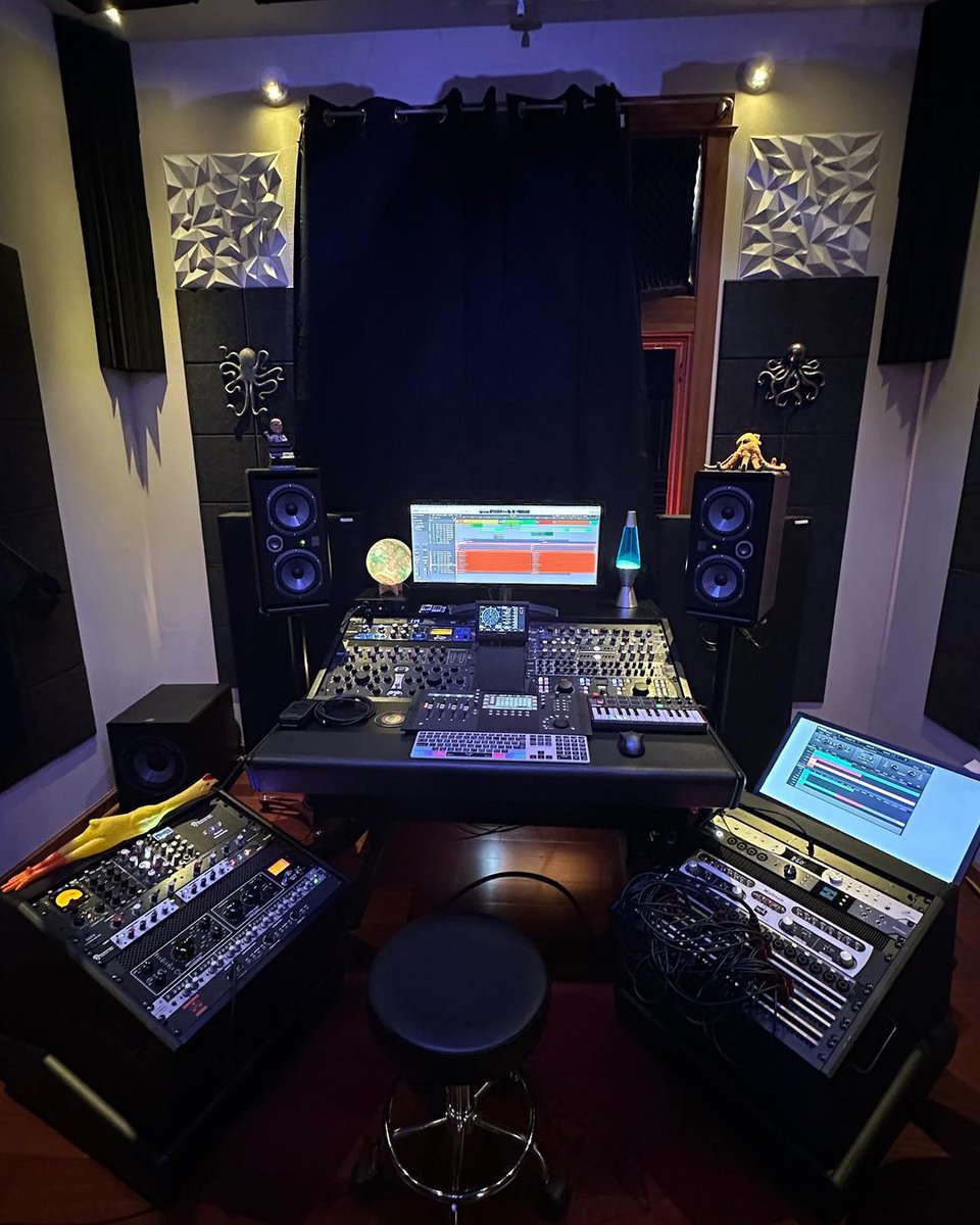 AntelopeAudio's tweet photo. Saturdays are for studios 🎛️
📸: https://t.co/YJ1nlEuqR6
#antelopeaudio #audiointerface #pure2 #orionstudiosynergycore #proaudio #recording #recordingstudio #studio #geargoals #audioproduction #audio #mastering #musicstudio #studiosetup #musician #mixengineer #mixing #audiogear https://t.co/xzi6mWwiGf