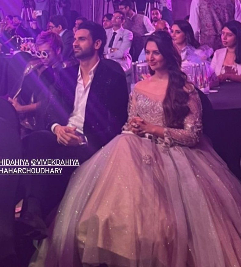 Congratulations Divyanka and Vivek ❤️ You guys deserves it 🔥

Divyanka you look so preety like a doll 😘😘😘

#DivyankaTripathi #VivekDahiya @vivekdahiya08 @Divyanka_T