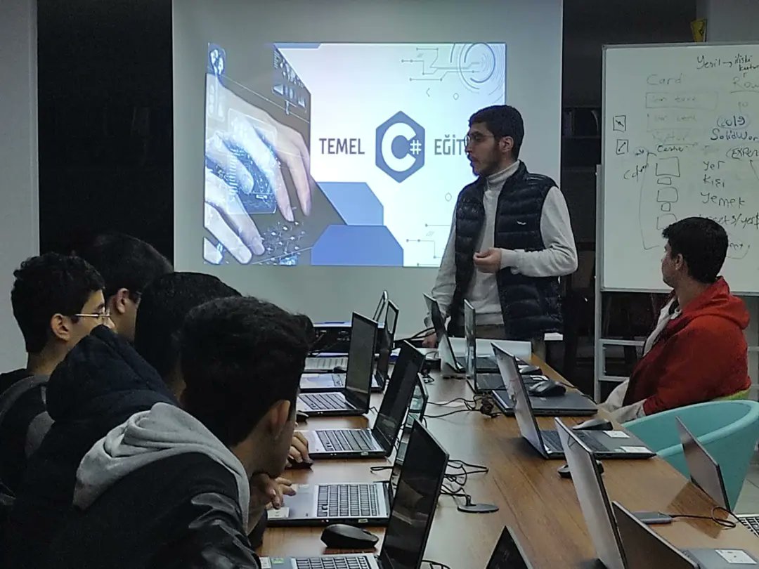 BatmanIcathane's tweet image. Geleceğin yazılım geliştircileri TÜGVA Batman İcathesinde yetişiyor☺️
Bacend Programlama eğitimimiz devam ediyor🚀
#yazılım #tügva #programlama #tügvaicathane #csharp