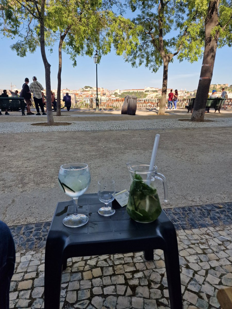 Lisbon chill for the long weekend 🐇🤘